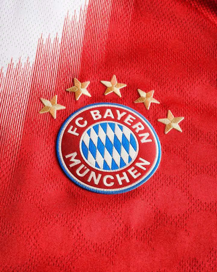🆕🤩 Nouveauté ! Le Bayern Munich 🇩🇪 dévoile son nouveau maillot domicile de la saison prochaine 2025-2026.
