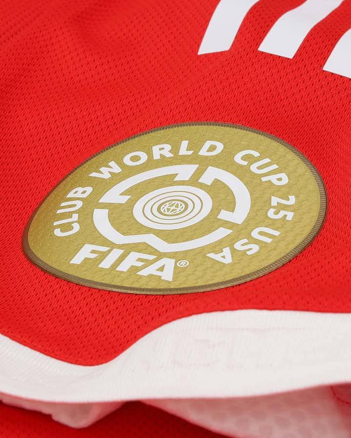 🆕🤩 Nouveauté ! Le Bayern Munich 🇩🇪 dévoile son nouveau maillot domicile de la saison prochaine 2025-2026.