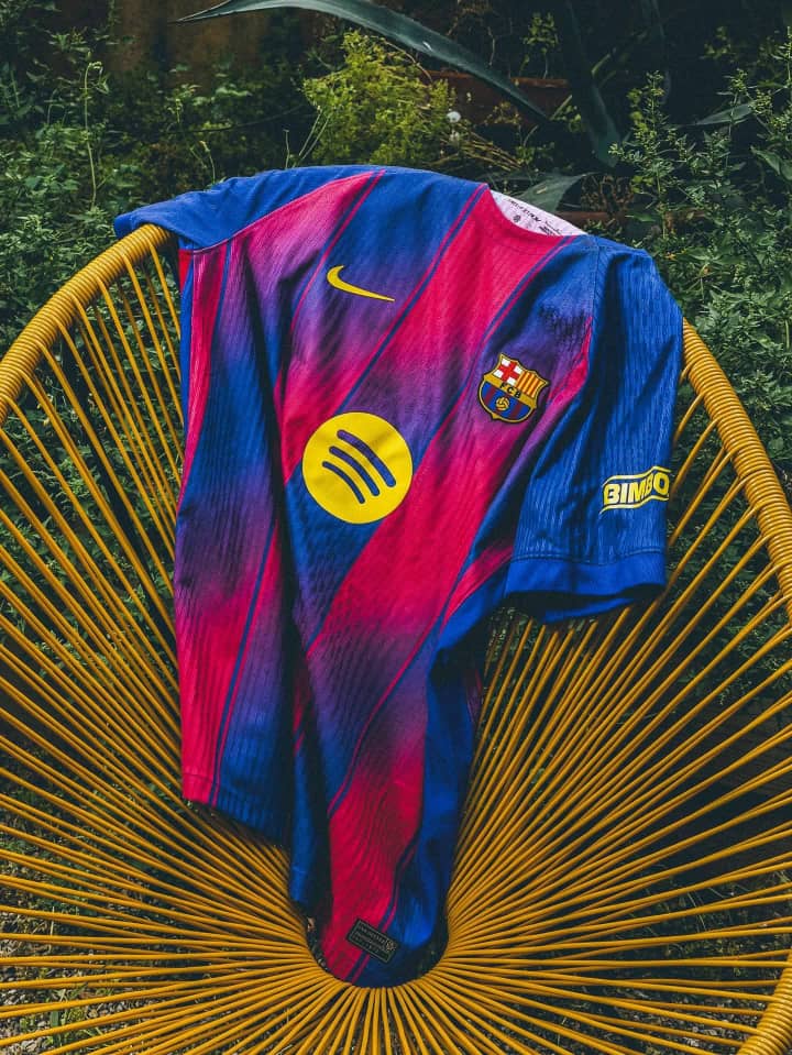 Les nouveaux maillots officiels 2025 2026