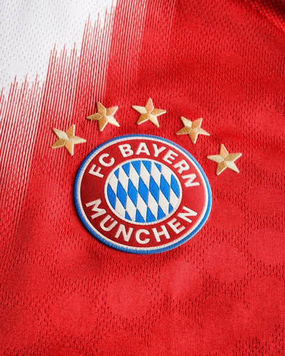 🆕🤩 Nouveauté !  Le Bayern Munich 🇩🇪 dévoile son nouveau maillot domicile de la saison prochaine 2025-2026.